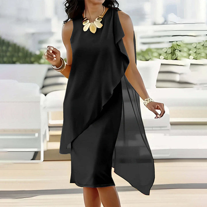 Maisie™ | Elegant Sleeveless Dress with Round Neckline and Asymmetrical Mesh